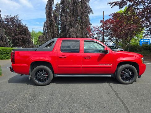 Used 2009 Chevrolet Avalanche LT AWD/4WD image 3