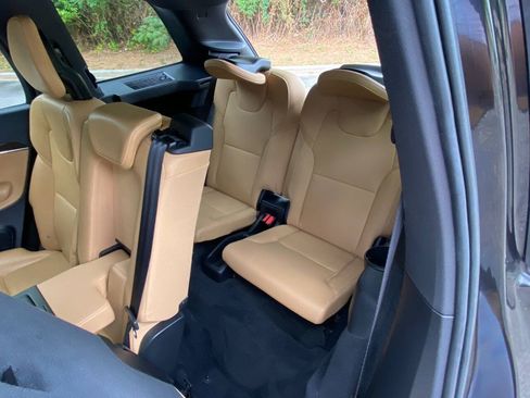 Used 2018 Volvo XC90 T6 Momentum w/ Convenience Package AWD/4WD image 52