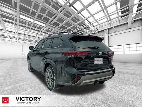 New 2026 Toyota Highlander Platinum image 5