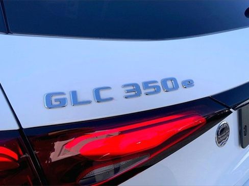 Used 2025 Mercedes-Benz GLC 350e 4MATIC image 8