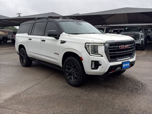 Used 2023 GMC Yukon XL AT4 w/ Technology Package AWD/4WD image 3