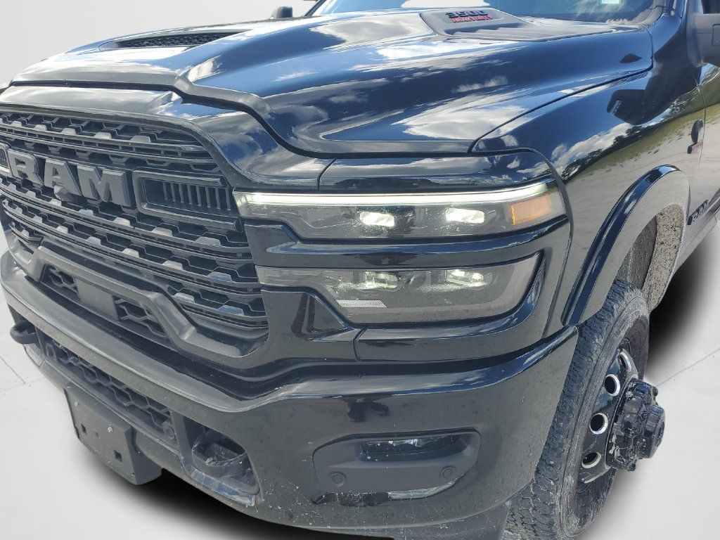 Used 2025 RAM 3500 Limited AWD/4WD image 9