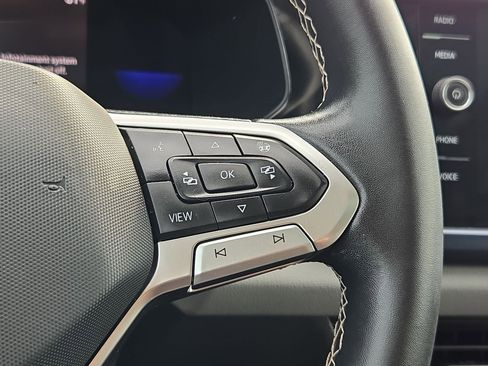 Used 2023 Volkswagen Taos SE w/ Panoramic Sunroof Package FWD image 20
