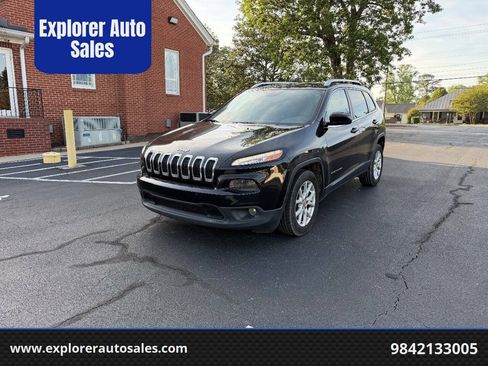 Used 2017 Jeep Cherokee Latitude FWD image 1