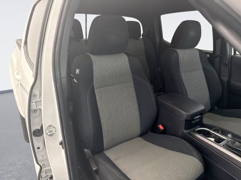 Used 2022 Toyota Tacoma TRD Sport w/ Technology Package AWD/4WD image 17