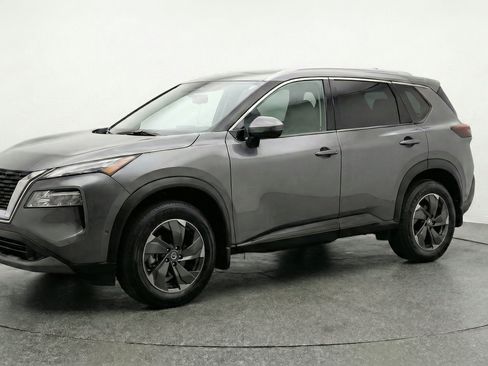 Used 2025 Nissan Rogue SV AWD/4WD image 3