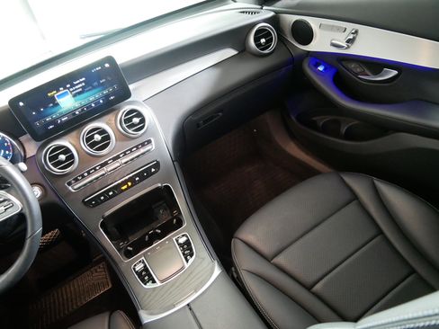 Used 2021 Mercedes-Benz GLC 300 4MATIC image 11