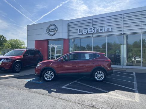 Used 2018 Nissan Rogue Sport SV w/ SV Technology Package AWD/4WD image 2