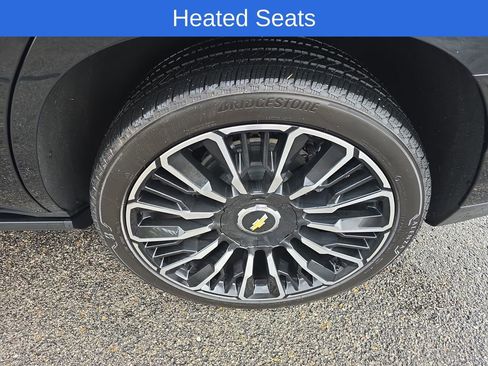 Used 2025 Chevrolet Tahoe High Country AWD/4WD image 12