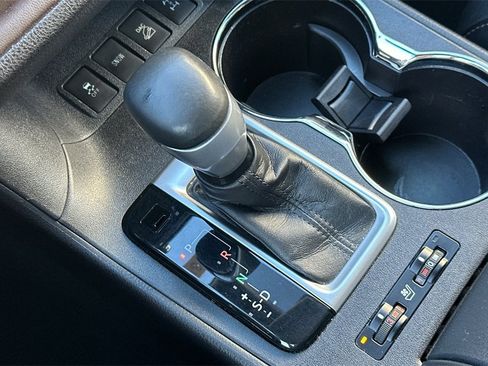 Used 2017 Toyota Highlander Limited image 21