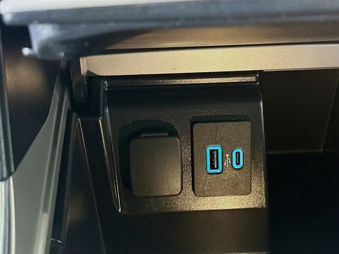 Used 2024 Ford Explorer XLT w/ Equipment Group 202A image 26