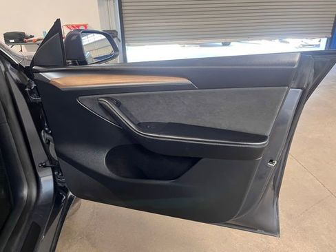 Used 2023 Tesla Model Y Long Range image 12