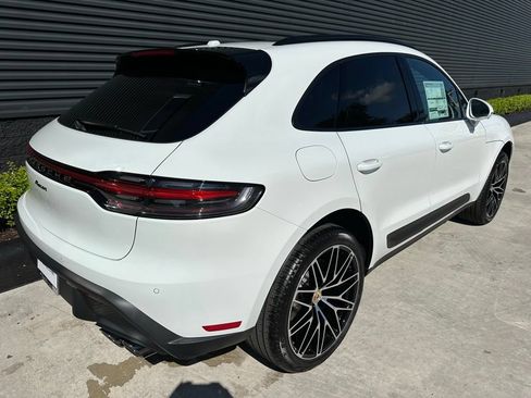Certified 2026 Porsche Macan AWD/4WD image 9