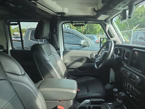 Used 2020 Jeep Gladiator Overland w/ Popular Equipment Package AWD/4WD image 11