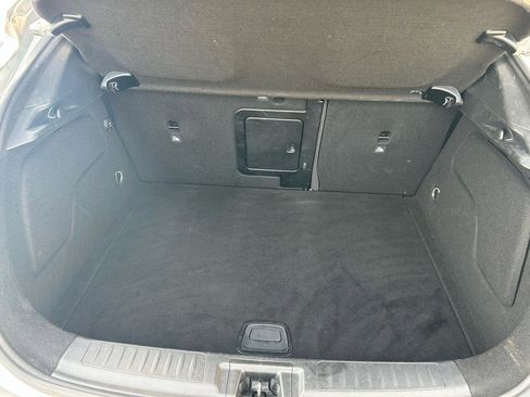 Used 2018 INFINITI QX30 image 17