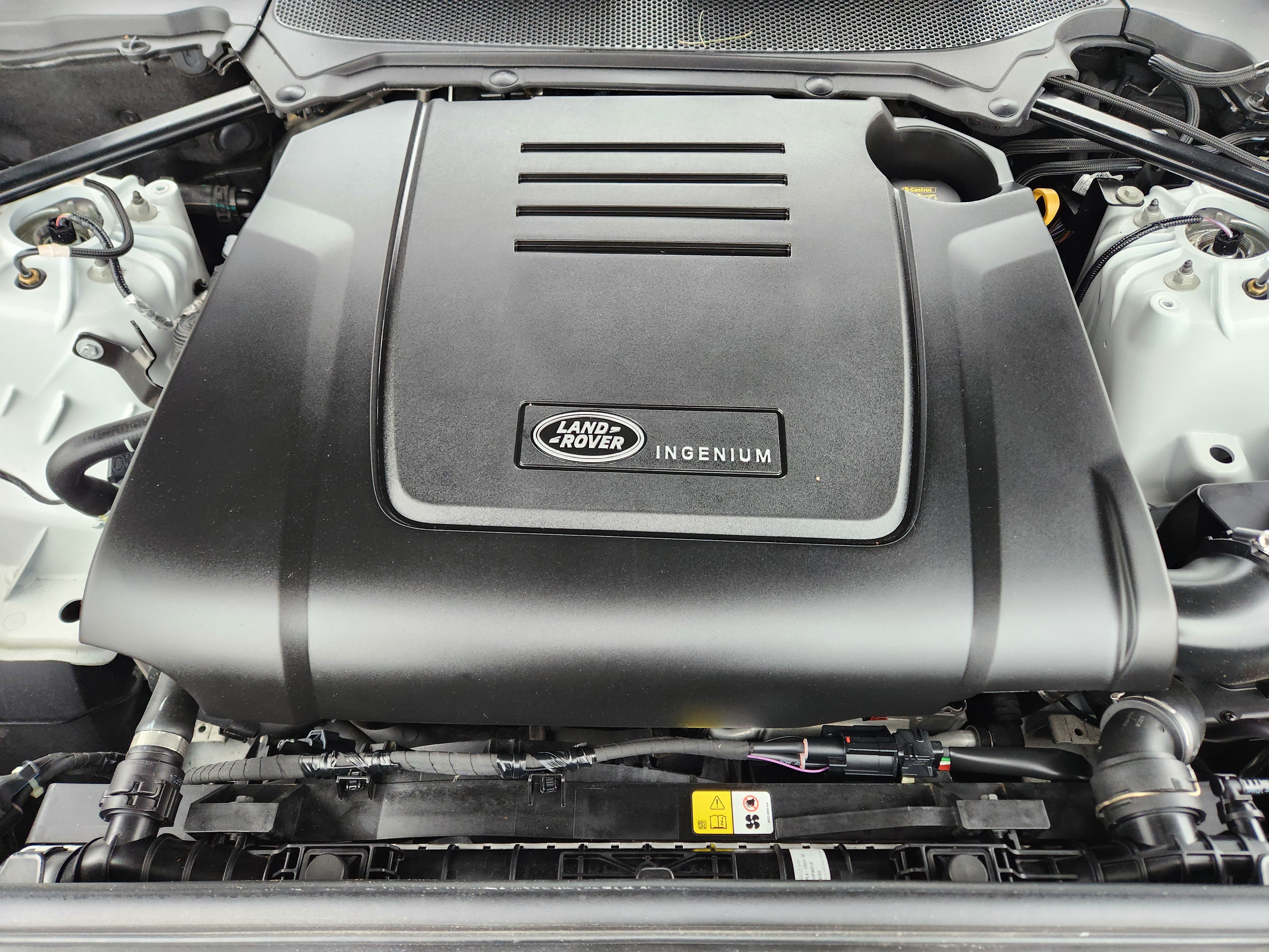 Certified 2025 Land Rover Discovery S AWD/4WD image 9