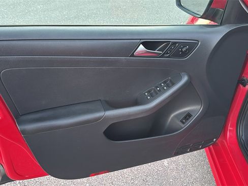 Used 2015 Volkswagen Jetta S image 12