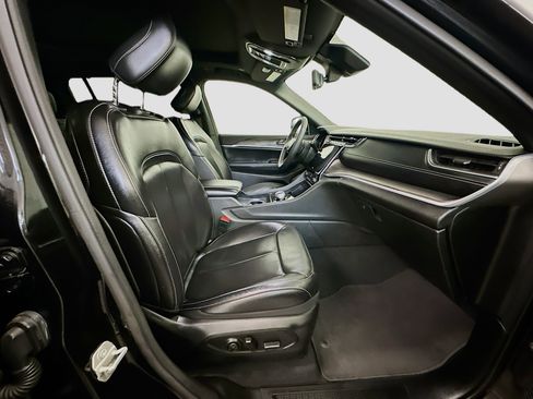 Used 2024 Jeep Grand Cherokee L Limited w/ Luxury Tech Group II image 35