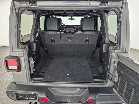 Used 2021 Jeep Wrangler Unlimited Sahara image 14