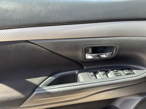 Used 2018 Mitsubishi Outlander ES image 7