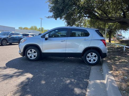 Used 2018 Chevrolet Trax LS image 4