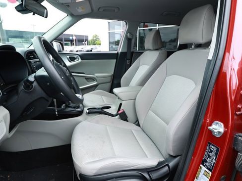 Used 2023 Kia Soul LX w/ LX Technology Package FWD image 21