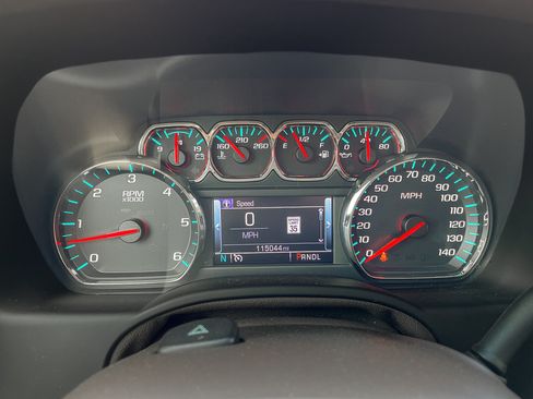 Used 2018 Chevrolet Suburban Premier AWD/4WD image 16