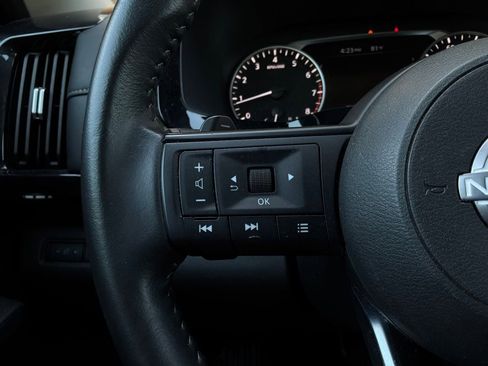 Used 2025 Nissan Pathfinder SV FWD image 35