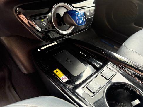 Used 2020 Toyota Prius Prime XLE FWD image 25