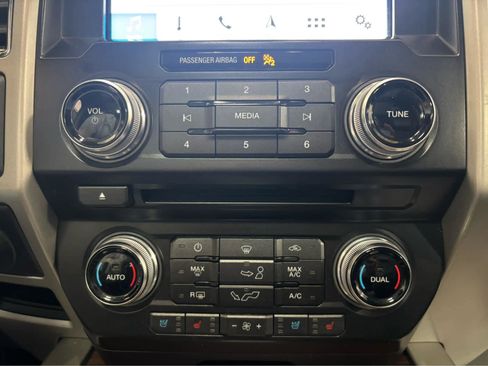 Used 2017 Ford F150 Lariat w/ Equipment Group 502A Luxury image 20