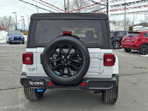 Used 2022 Jeep Wrangler Unlimited Sahara image 6