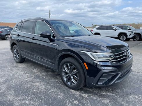 Used 2022 Volkswagen Tiguan SE AWD/4WD image 2
