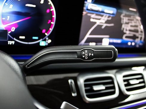 Used 2025 Mercedes-Benz GLS 450 4MATIC image 8