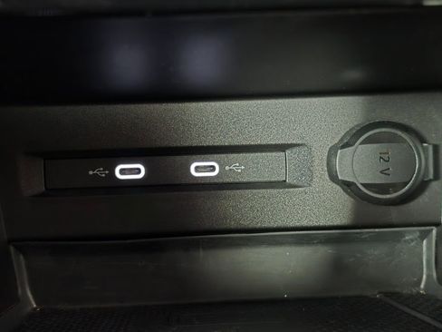 Used 2023 Volkswagen Taos SE w/ Black Wheel Package image 22