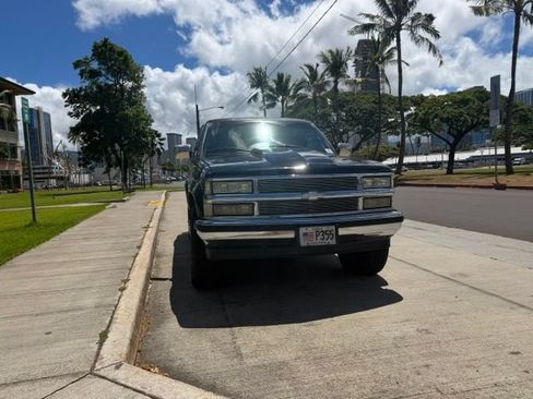Used 1997 Chevrolet Tahoe 4WD 2-Door w/ Preferred Equipment Group 3 image 3