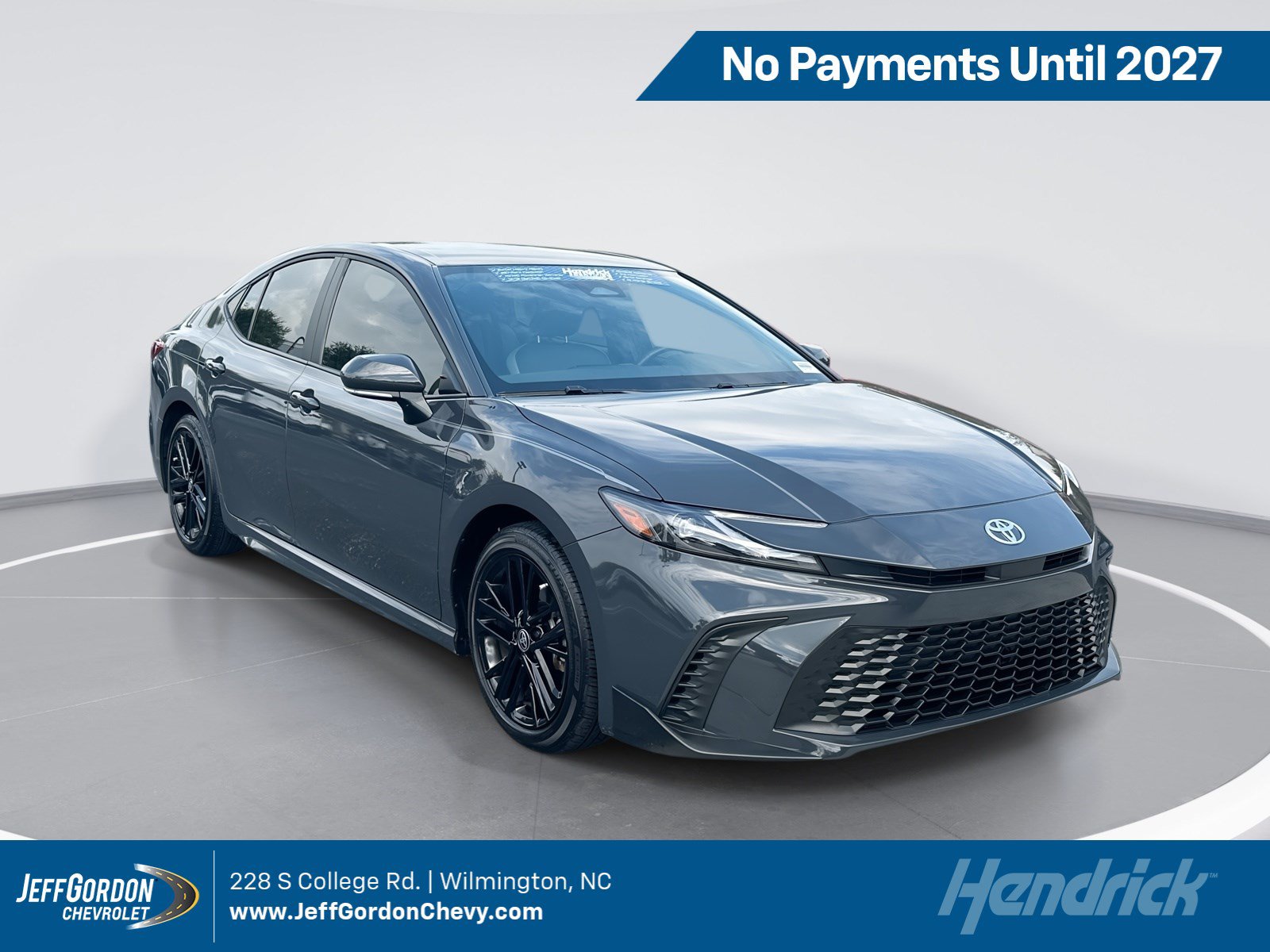 Used 2025 Toyota Camry SE FWD image 1