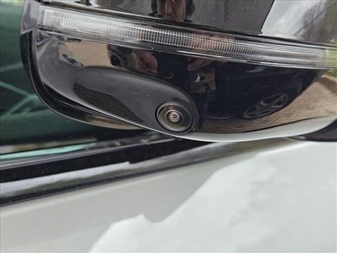 Used 2025 BMW X5 M60i image 6