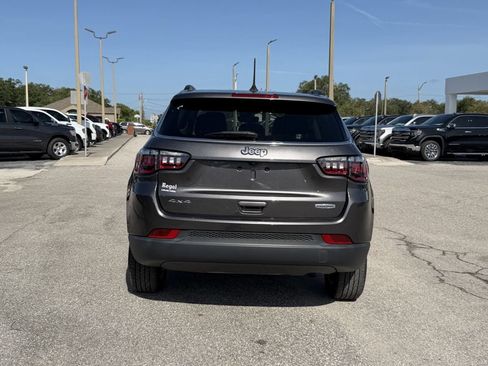 Used 2022 Jeep Compass Latitude w/ Convenience Group AWD/4WD image 6