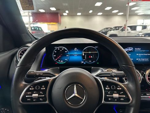 Used 2023 Mercedes-Benz EQB 250+ image 17