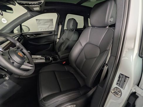 New 2026 Porsche Macan AWD/4WD image 5