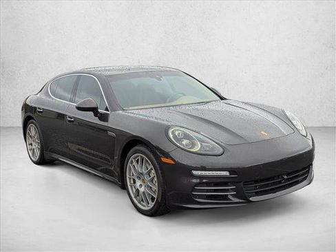Used 2015 Porsche Panamera 4S image 3