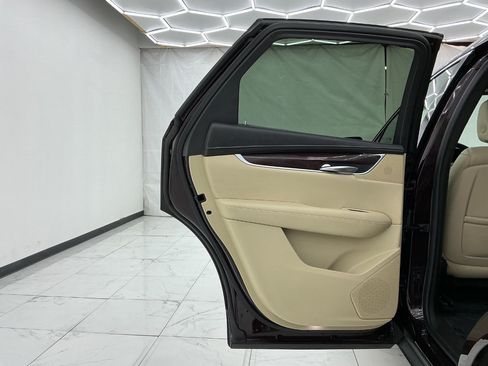 Used 2018 Cadillac XT5 Luxury w/ Driver Awareness Package FWD image 24