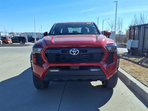 Used 2025 Toyota Tacoma TRD Off-Road image 2