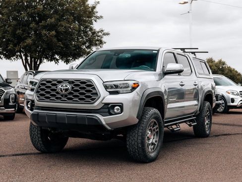 Used 2020 Toyota Tacoma TRD Off-Road w/ TRD Premium Off Road Package AWD/4WD image 3
