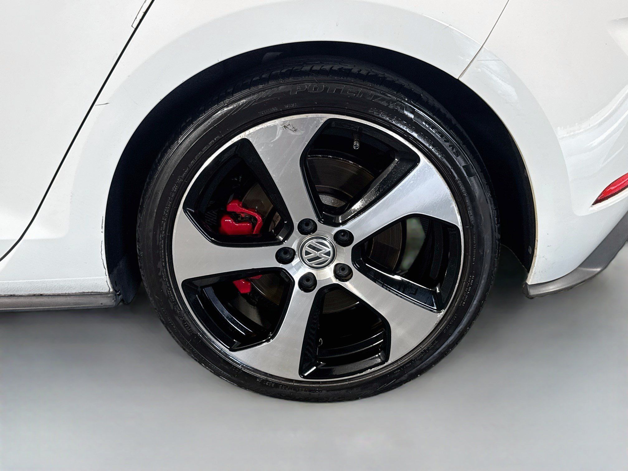 Used 2019 Volkswagen GTI SE FWD image 36