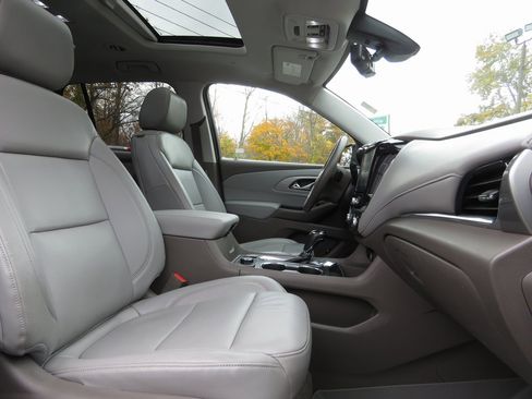 Used 2019 Chevrolet Traverse LT w/ LT Premium Package image 14