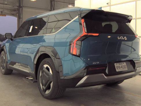 Used 2024 Kia EV9 Land AWD/4WD image 7