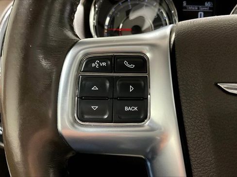 Used 2012 Chrysler Town & Country Limited w/ Luxury Group image 18