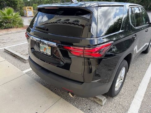 Used 2023 Chevrolet Traverse LS image 2