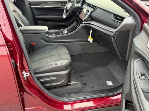 New 2026 Jeep Grand Cherokee Altitude image 19